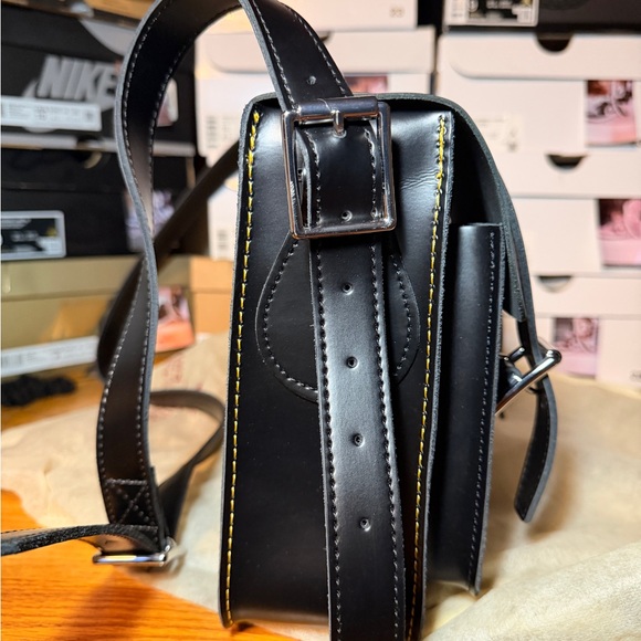 Dr. Martens Classic Black Messenger 11in Bag - Picture 5 of 13